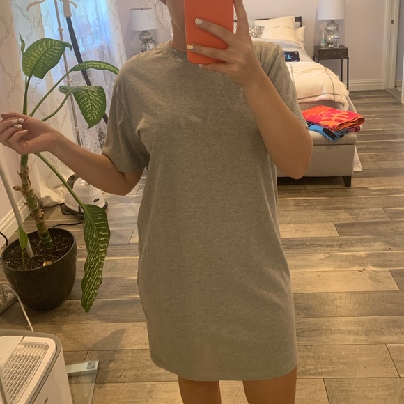 2 for 20 T-shirt dresses - Picture 2 of 7